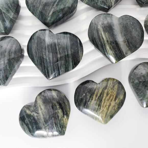 Green Rabbit Hair Quartz Heart Crystal Carving Healing Crystal - Picture 7 of 10